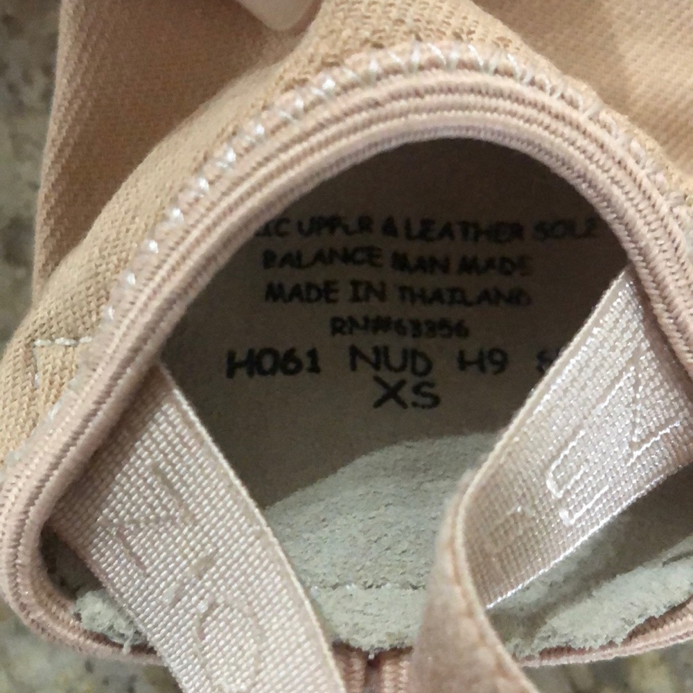 Little girls Capezio nude canvas dance shoes XS - Picture 5 of 5